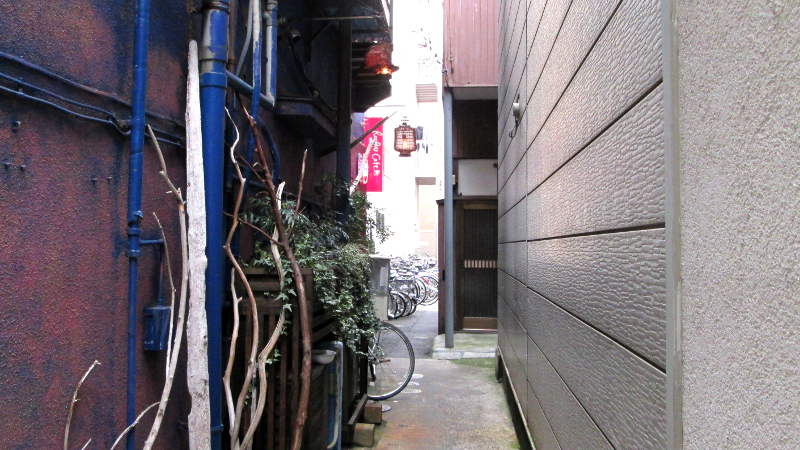 中華街の極セマな裏路地にある隠れ家ショップに潜入取材!