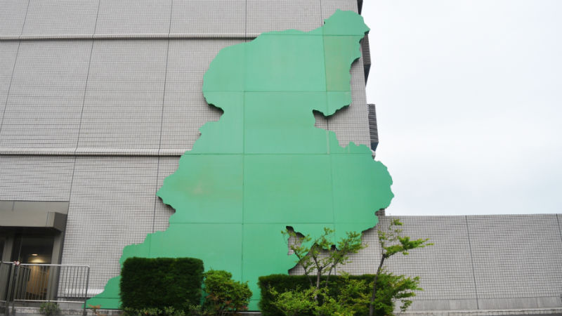 上大岡の京急百貨店4階屋上広場にある地図のようなオブジェの正体は?