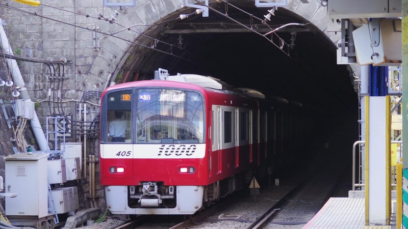 京急線戸部駅~日ノ出町駅間のトンネルのカーブが凄いのはなぜ?