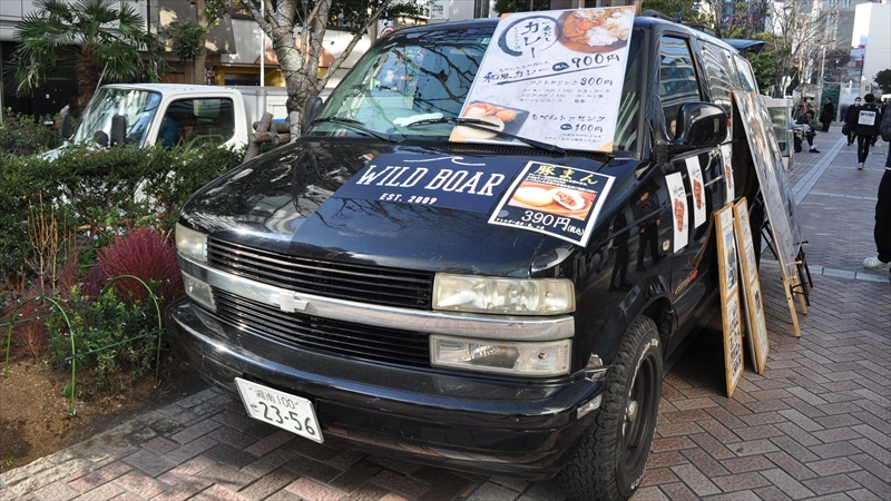 横浜駅みなみ西口ジョイナス前に現れる怪しいキッチンカ―に突撃取材!