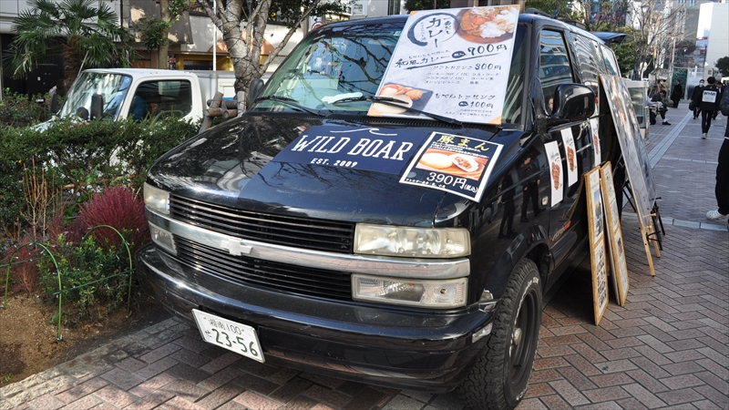 横浜駅みなみ西口ジョイナス前に現れる怪しいキッチンカ―に突撃取材！