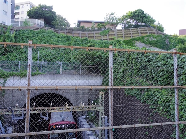 京急線戸部駅~日ノ出町駅間のトンネルのカーブ
