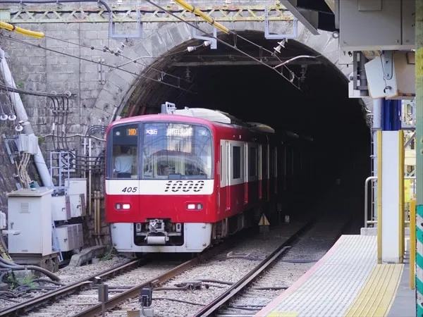 京急線戸部駅~日ノ出町駅間のトンネルのカーブ